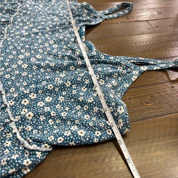 Vintage by Torrid Ditsy Daisy Slub V-Neck Tiered Swing Camisole - Picture 4 of 5